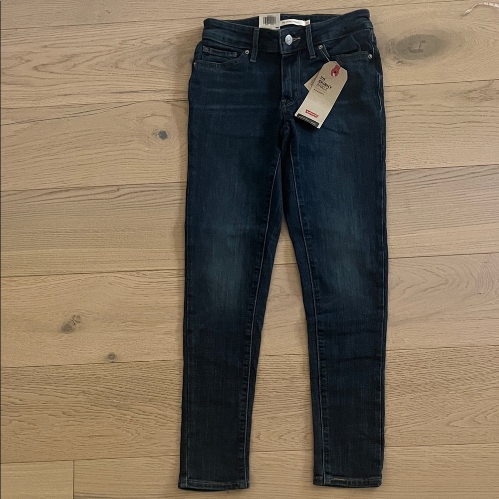 Levi’s 711 Skinny Dark Blue Jeans size 24/00